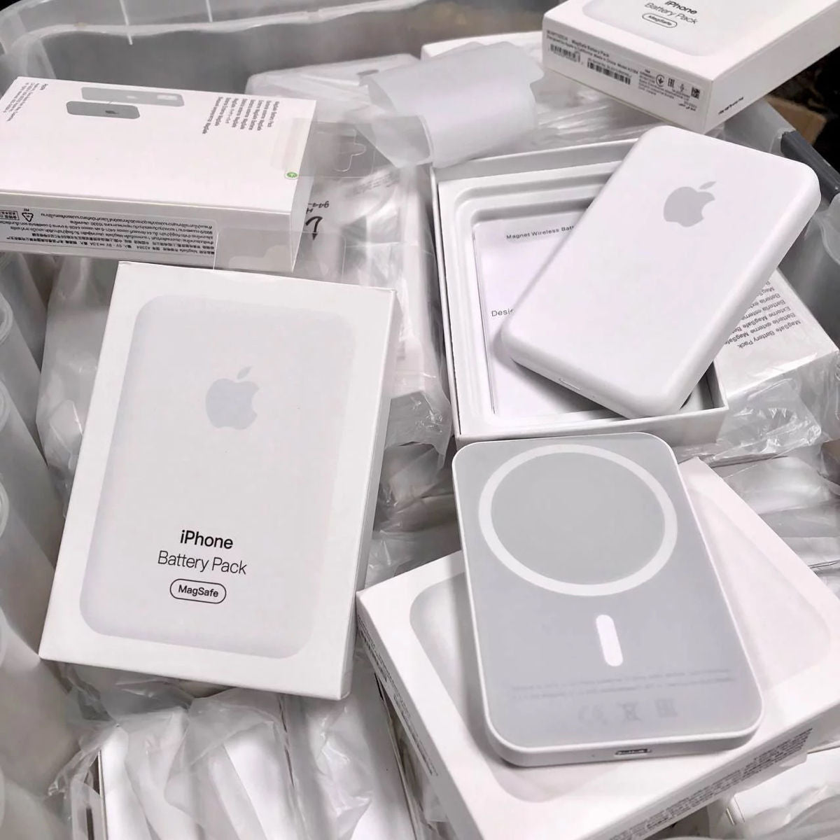 UNIQUE MAGSAFE 10000 MAH WIRELESS BATTERY PACK